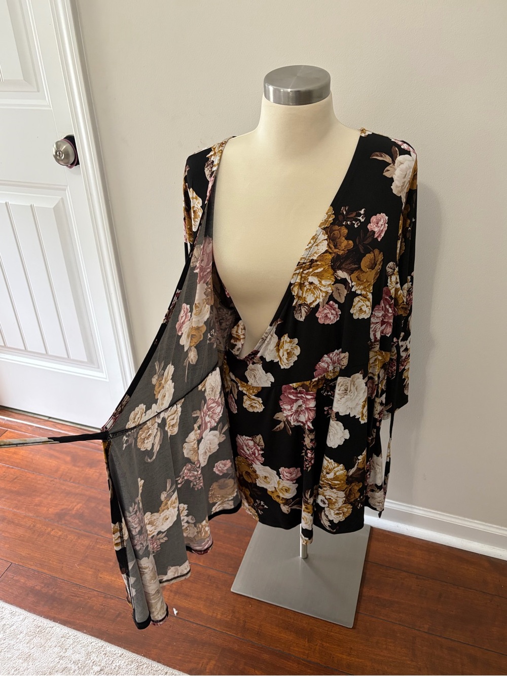 Torrid Black Floral Wrap Peplum Top 3/4 Sleeve 3X Floral Cottagecore - Picture 10 of 12